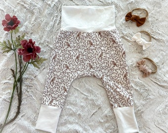 Pantalon grandir avec moi | Pantalon neutre fille | Sarouel | Pantalon de jogging pour bébé | Motif d'oiseau | Cadeau bébé oiseau