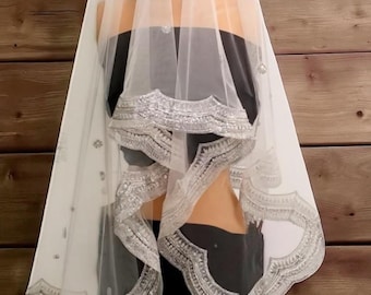 Brautnetz Dupatta: Silberne Spitze, Perlen & Steine - Brautschleier