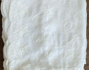 Witte chiffon Dupatta, volledig geborduurd met draadwerk Pom Pom-kant | Witte Dupatta| Witte sjaal | Gestolen| Hijaab | Witte Chunri