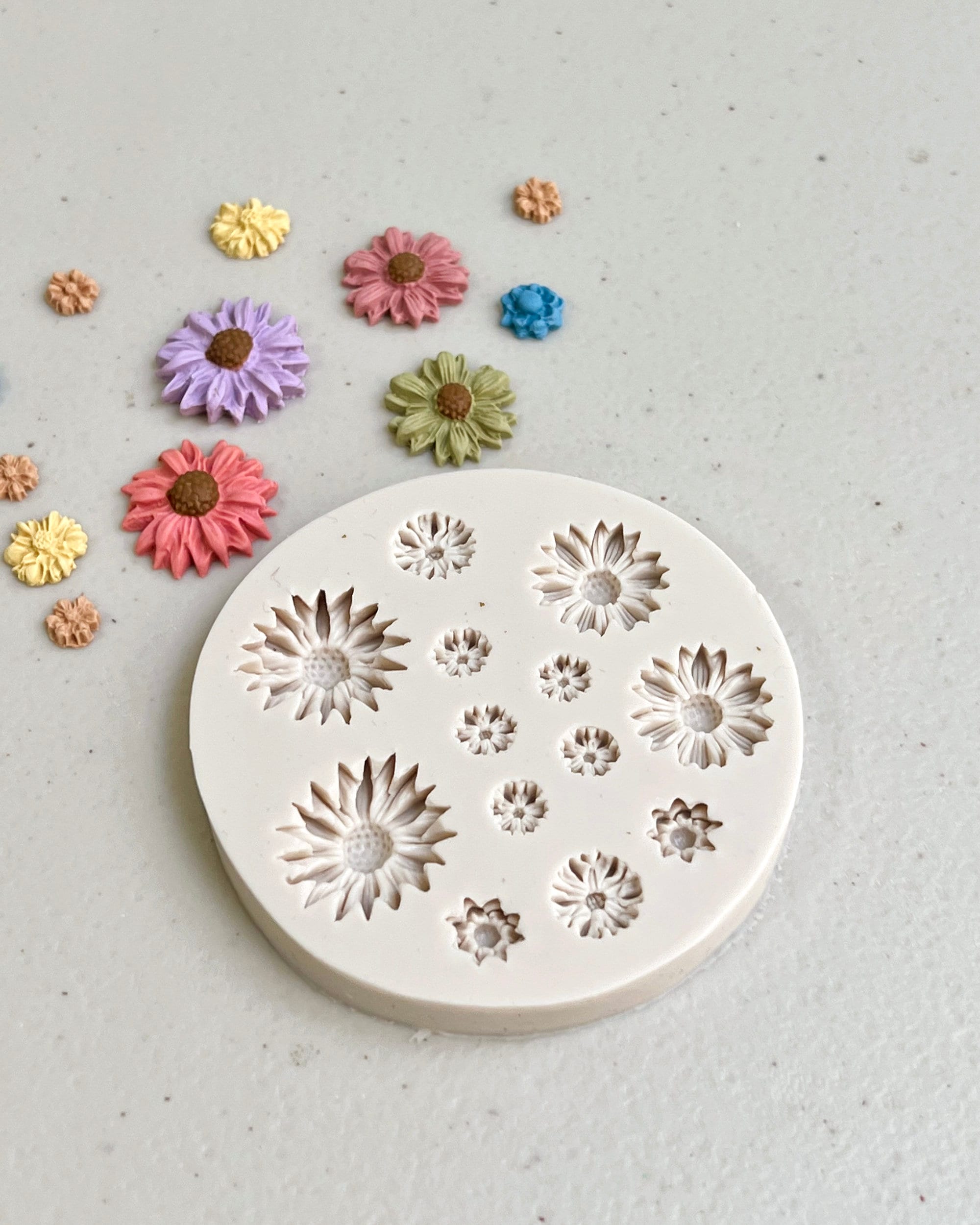 KEOKER Moldes de arcilla polimérica de flores, 4 moldes de arcilla  polimérica floral para fabricación de joyas, moldes de arcilla en  miniatura, moldes
