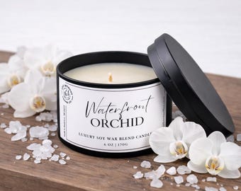 Świeca w puszce Waterfront Orchid z mieszanką wosku sojowego o pojemności 6 uncji, luksusowa, w kolorze czarnym