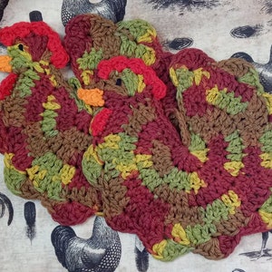 Set of 2 Chicken Potholders in Autumn Leaves