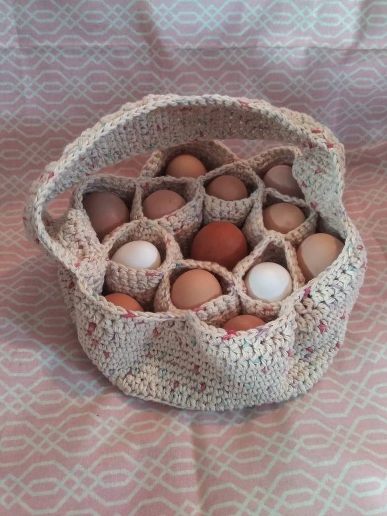 LINCOUNTRY Wire Egg Basket for Gathering Fresh Eggs,Red Egg Baskets for  Fresh Egg Farmhouse,Egg Collecting Basket,Round Metal Egg Basket With  Handle,Refrigerato…