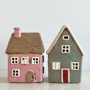 Keramik Kerzenhalter | Landhaus-Stil Kerzenhalter | Wilde Blume | Haus Teelichthalter | Dorfkeramik | Pastellfarben Keramik | Geschenk