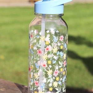 Water Bottle, Reusable 1 Litre Water Bottle With Flip Straw, Hydration Bottle, Various Designs Available, Gift, Wild Flowers Light pink floral