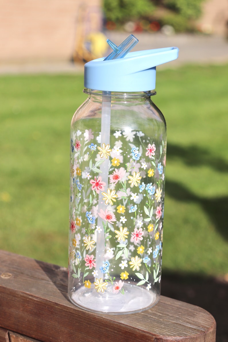 Water Bottle, Reusable 1 Litre Water Bottle With Flip Straw, Hydration Bottle, Various Designs Available, Gift, Wild Flowers Light pink floral