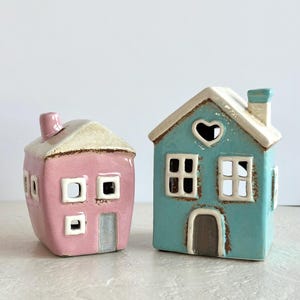 Keramik Kerzenhalter | Landhaus-Stil Kerzenhalter | Wilde Blume | Haus Teelichthalter | Dorfkeramik | Pastellfarben Keramik | Geschenk