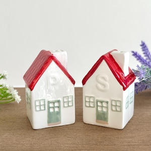 Salt And Pepper Shakers, House Salt and Pepper, Cute Ceramics, Kitchen Decor, Salt Jar, Ceramic Art, Salt And Pepper Mixer, Farmhouse Decor