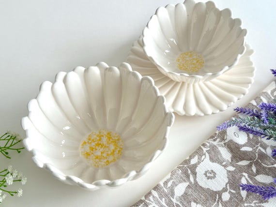 Ceramic Daisy Shaped Bowl, Snack Bowl, Salad Bowl, Daisy Plate, Wild Flowers, Cute Ceramics, Kitchen Decor, Housewarming Gift