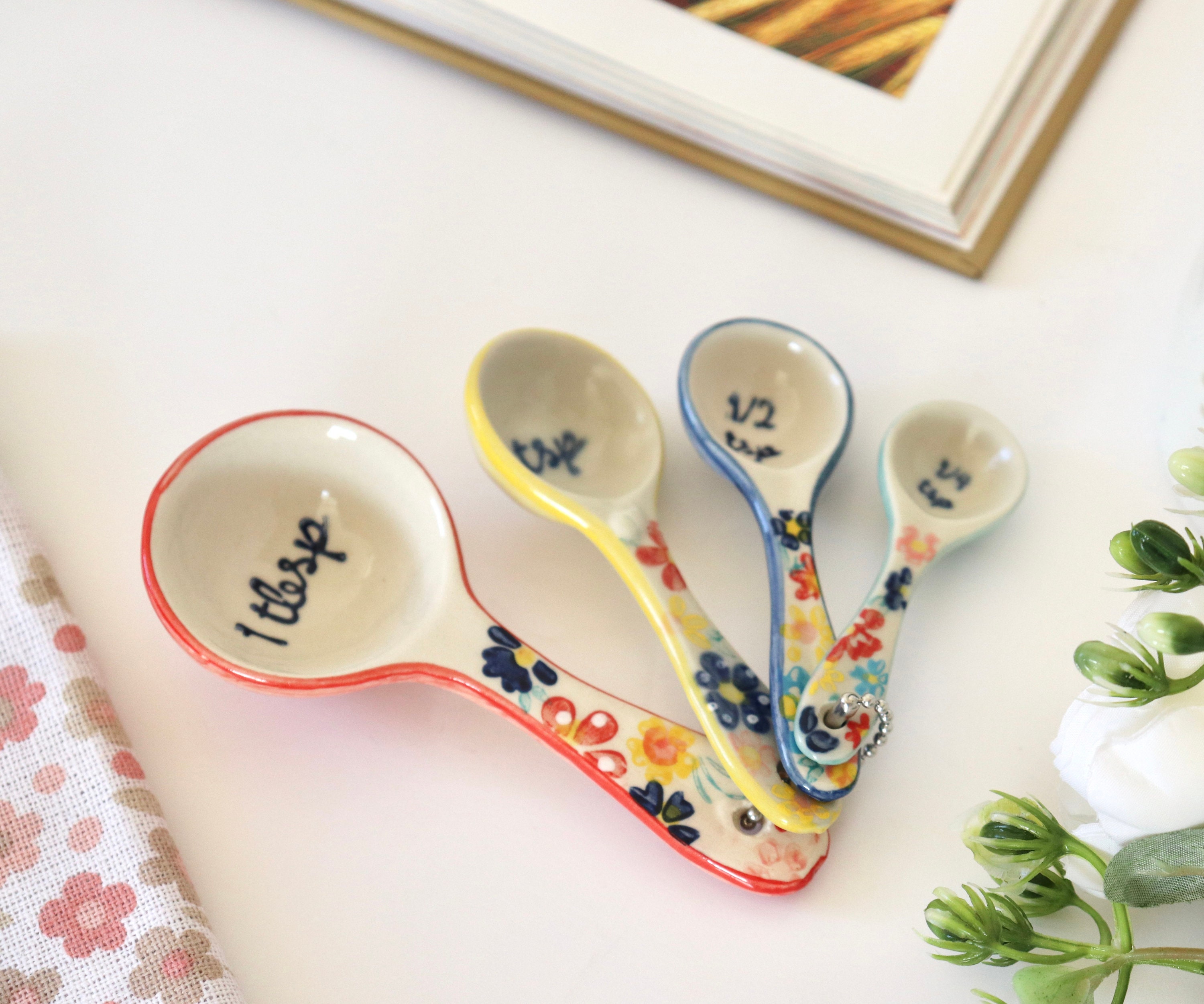 Servette Home Ceramic Cute Measuring Spoons – Kitchen Utensil Set and  Kitchen Décor – Sunflower Spoons 