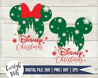 Puede incluir: Un archivo digital para un diseño de temática navideña con una silueta verde de las orejas de Mickey Mouse y Minnie Mouse con un lazo rojo. La silueta incluye un castillo blanco y copos de nieve. El texto "Disney Christmas" está escrito en cursiva roja.