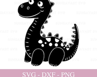 Może przedstawiać: Czarno-biała ilustracja kreskówkowego dinozaura z przyjaznym wyrazem twarzy. Dinozaur ma białe plamki i kolczasty grzbiet. Obraz zawiera tekst "SVG - DXF - PNG PDF - AI - EPS".