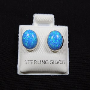 Blue Fire Opal & Sterling Silber 7x9mm Ohrstecker