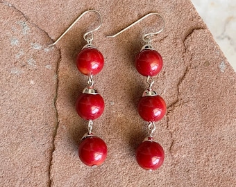 Orecchini a mano in corallo rosso sud-occidentale e argento sterling