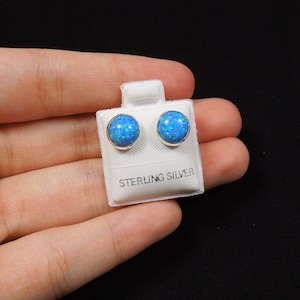 Blue Fire Opal & Sterling Silber 8mm Ohrstecker