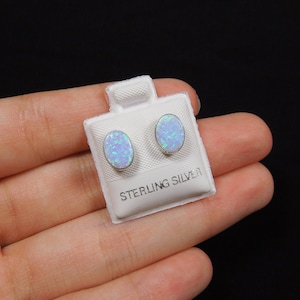 Blue Fire Opal Cabochon & Sterling Silber 6x8mm Ohrstecker