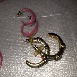 2 Pair Enamel Earrings- Pink Metallic Scoop & Green/Mauve 1/2 Hoop