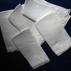 Lace Corner Linen Dinner Napkins- Set of 5