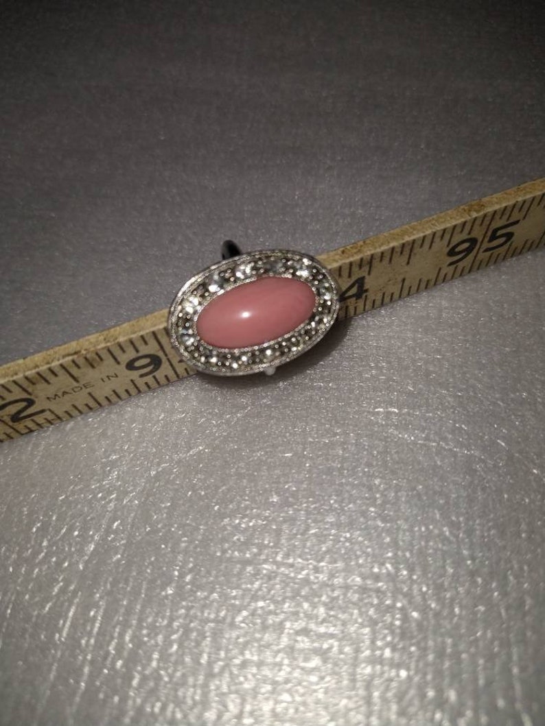 Avon Oval Pink Stone /& Rhinestone Ring