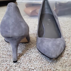 Size 8.5 grey suede Lord & Taylor short pump