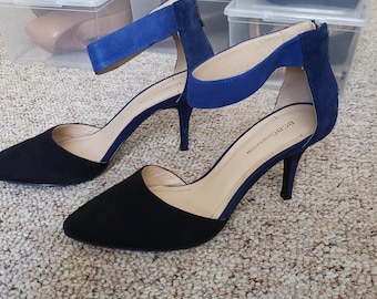 Größe 8,5 marineblau, königsblau & schwarze Pumps mit Knöchelband und Reißverschluss an der Ferse, BCBG Generation
