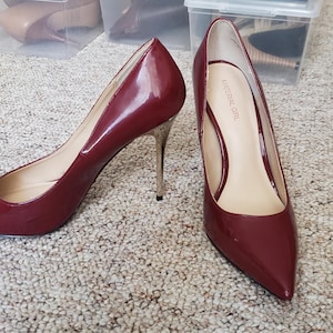 Size 39 red stiletto pump, Material Girl