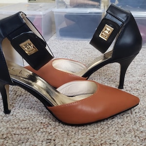 Size 8 two-tone black and brown Nicole Miller pump with ankle strap & gold buckle