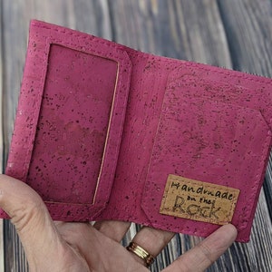 Billetera delgada plegable de corcho fucsia, billetera mini, billetera de corcho para hombre o mujer, billetera minimalista rosa brillante con resistencia RFID