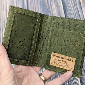 Cartera fina plegable de corcho verde oliva, piel vegana, minicartera, cartera de corcho para hombre o mujer, billetera minimalista con resistencia RFID