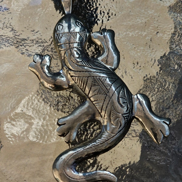 Salamander,Lizard ,gecko reptile metal pendant ,handmade,totem animal jewelry,fire element pendant alchemy