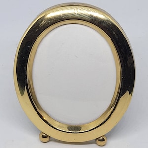 Vintage footed brass oval photo frame, picture frames, picture frame, brass, brass frames, photo frames, photo frame, vintage frames, home