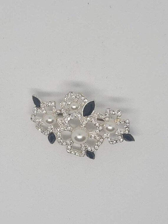 Vintage brooch pin, pearl rhinestone flowers anti… - image 2
