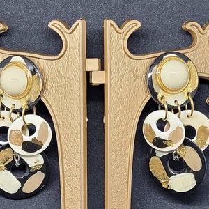 Vintage, vintage jewelry, costume jewelry, clip on earrings, earrings, gold earrings, circles, cute clip on earrings, 80's earrings, dangle