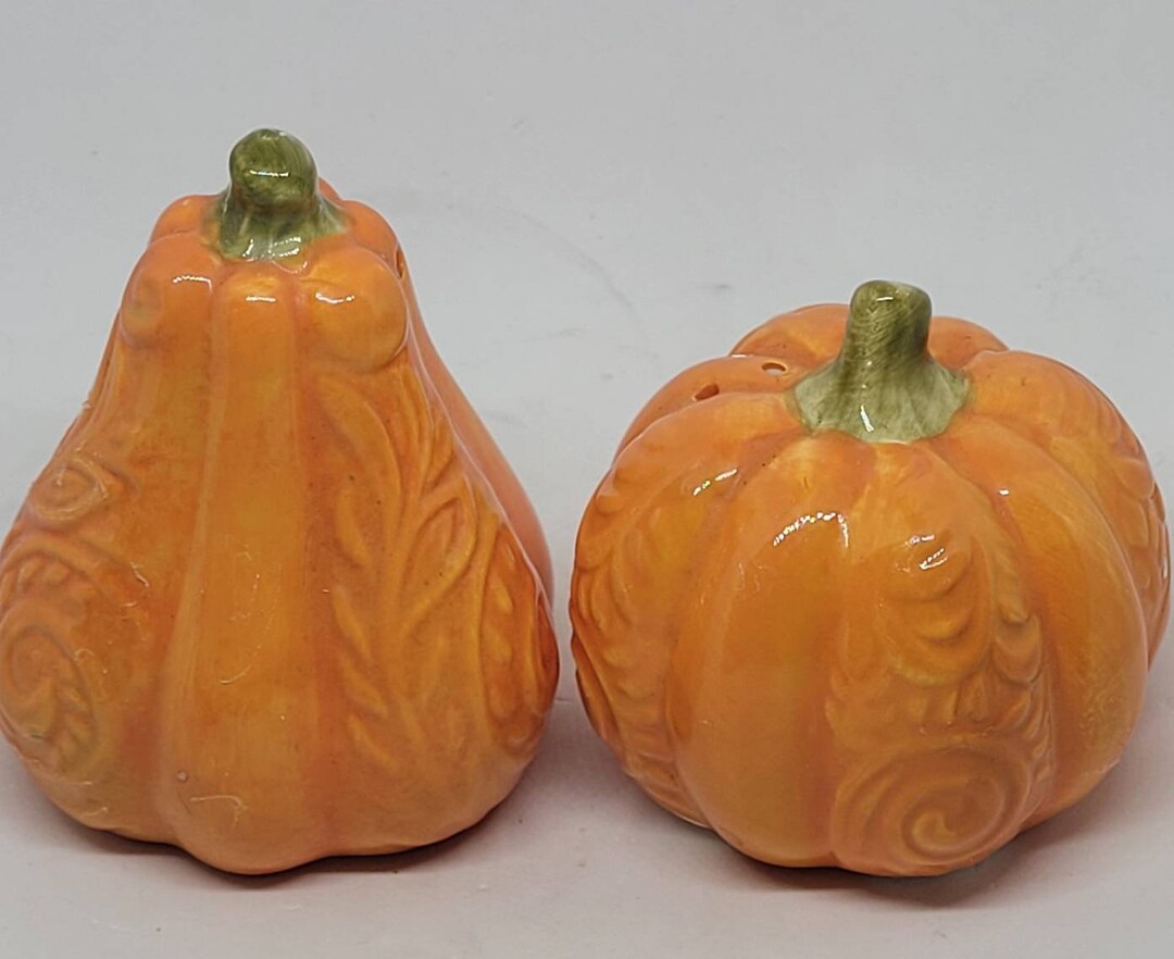 Vintage Scrolled Gourd Pumpkin Salt & Pepper Shaker Set, Salt Shakers