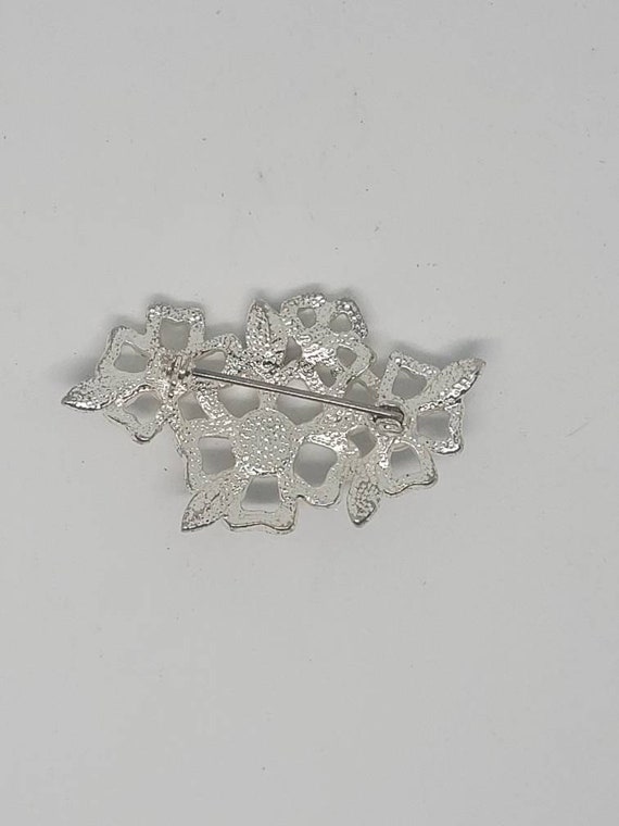 Vintage brooch pin, pearl rhinestone flowers anti… - image 4