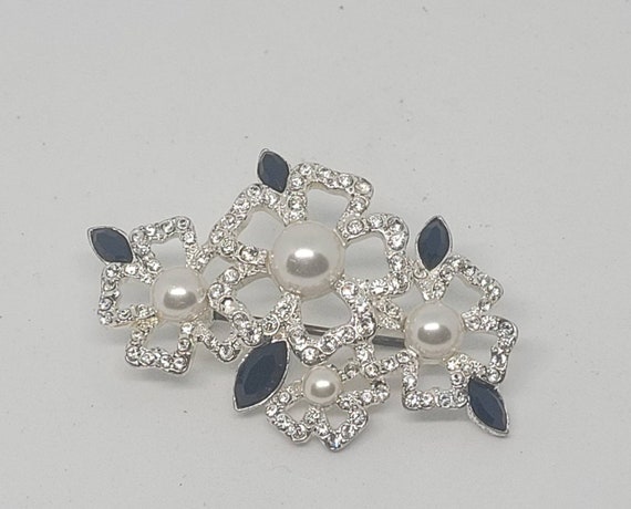 Vintage brooch pin, pearl rhinestone flowers anti… - image 1