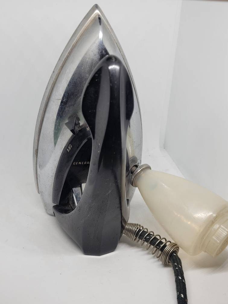 Vintage 120 Volt General Electric Steam Iron 1950's, Iron