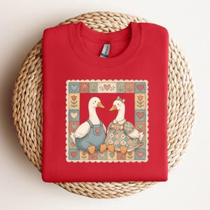 Thrifted Geese Sweatshirt,Vintage Grandma Geese,Cottagecore Folk Art Goose,Vintage 80s Goose Shirt,Funny Goose Tee,Retro Goose Graphic Shirt bild 4