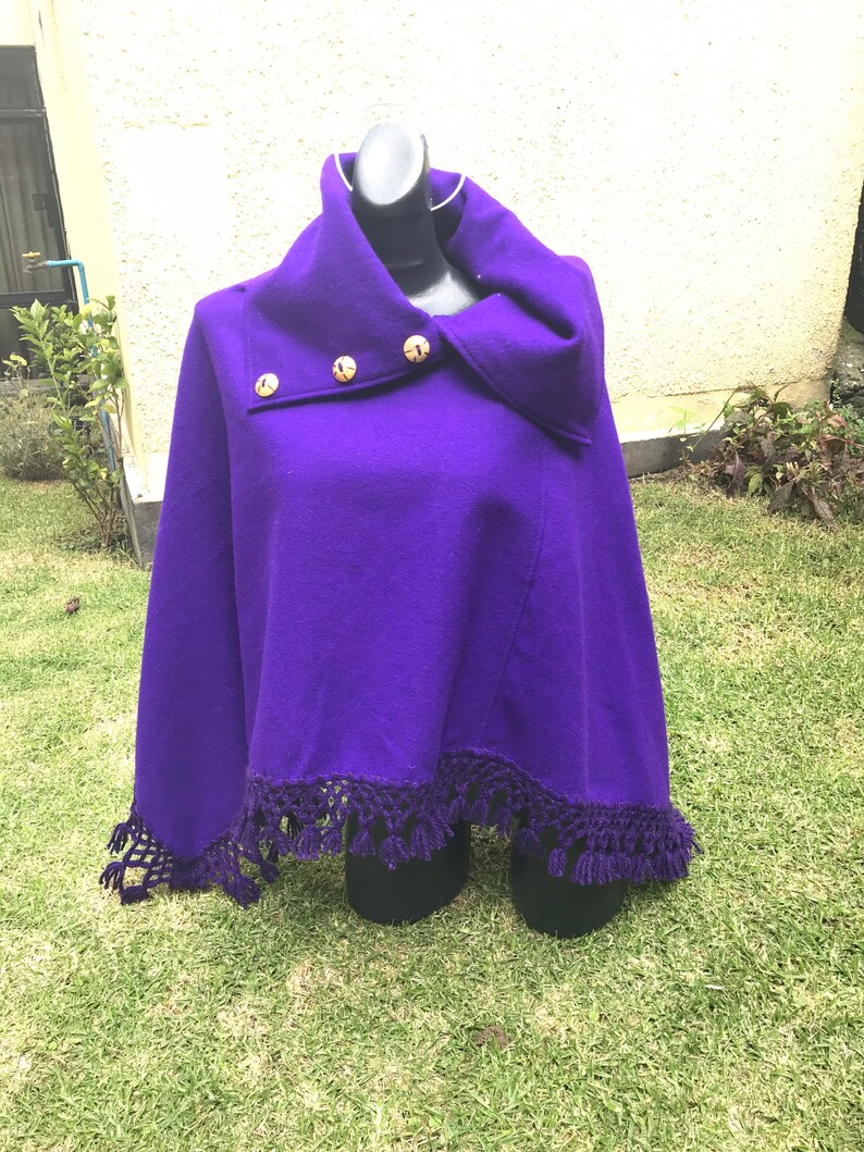 Poncho 100% lana. Diseño fino mexicano. Violeta. image 0