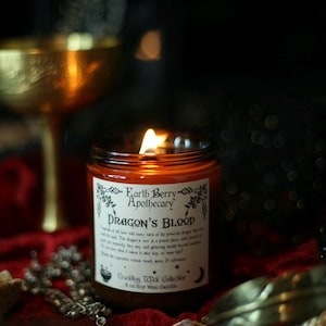 Dragon&#39;s Blood Crackling Candle - Earthy Amber Incense Candle - Fantasy and Mystic Themed - Non-Toxic Handmade Candle - Fantasy Lovers Gift