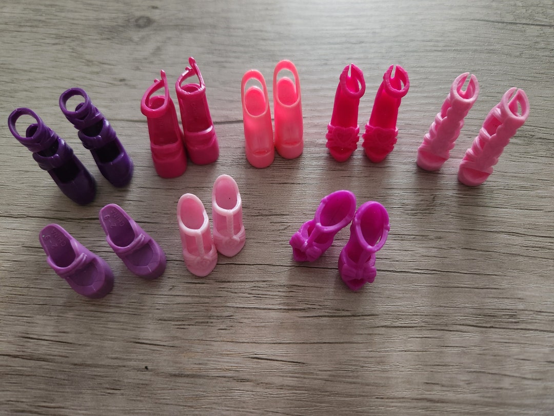 Lot Chaussures & Accessoires Pour Poupée Barbie Vintage - Plusieurs Pièces - Occasion Pour Collectionneurs