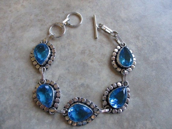 Amazon.com: 10mm Genuine Blue Natural Topaz Crystal Gemstone Stretch Round  Bead Bracelet: Clothing, Shoes & Jewelry