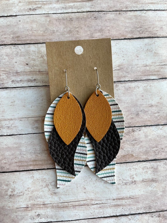 White/cream glitter & Black and white striped Layered Earrings White/cream glitter & Black and white striped Layered Earrings