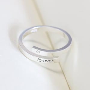 Anel de prata esterlina com nome personalizado, anel com iniciais, anel de letra empilhável, anel ajustável, joias artesanais, presente para ela