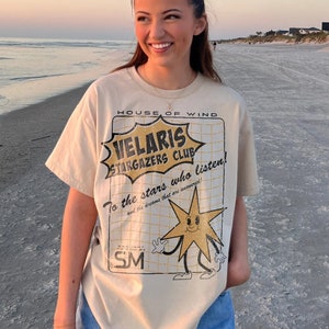 Velaris Stargazers Club T-Shirt | ACOTAR Night Court Stadt des Sternenlichts Zu Den Sternen, Die Hören Rhysand Feyre Cassian Nesta SJM Lizensierter Merch