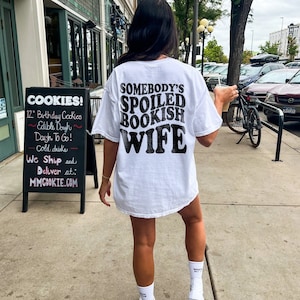 Somebody&#39;s Spoiled Bookish Wife Shirt | Comfort Colors Bookish T-Shirt, Dark Romance Romantasy Reader Shirt Gift For Book Lover ACOTAR Merch
