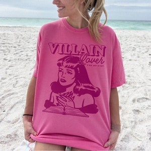 Camiseta "Amante de Vilões" | Camiseta Comfort Colors para Amantes de Livros, Romance Sombrio, De Inimigos a Amantes, Clube do Livro, Presente Literário Moralmente Ambíguo para Leitores Crunchberry