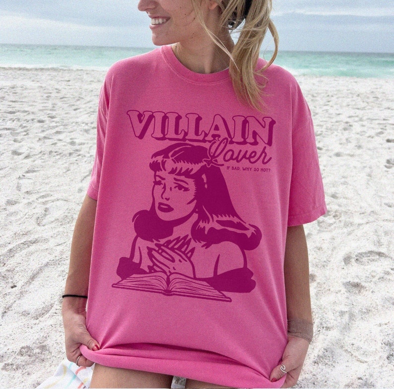 Camiseta "Amante de Vilões" | Camiseta Comfort Colors para Amantes de Livros, Romance Sombrio, De Inimigos a Amantes, Clube do Livro, Presente Literário Moralmente Ambíguo para Leitores Crunchberry