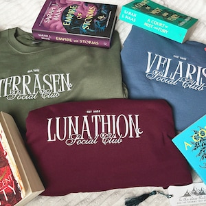 Sarah J Maas geborduurd sweatshirt | ACOTAR Throne Of Glass Crescent City Sweater Gelicentieerde SJM Merch Velaris Terrasen Lunathion Bookish