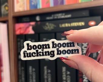 Boys of Tommen Boom Boom F*cking Boom Sparkle Aufkleber | Chloe Walsh | Shannon | Bindung 13 | Haltbar 13| Mädchenhaft | Bücherwurm | Booktok